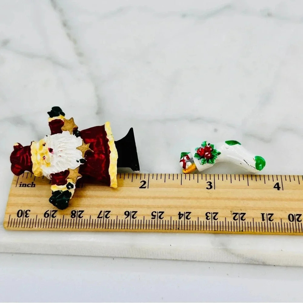 Vintage Christmas Brooch Pins Set of 2 Unisex Rustic Resin Santa Metal S… - Picture 7 of 8